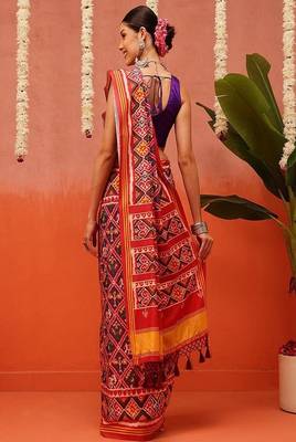 Women ethnic motifs printed zari patola saree 3