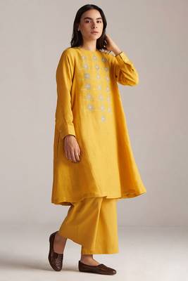 yolk yellow linen co-ord set with jamdani inspired embroidery 4
