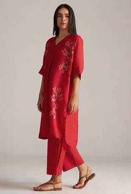 red linen co-ord set with jamdani inspired embroidery 1