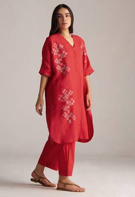 red linen co-ord set with jamdani inspired embroidery 3