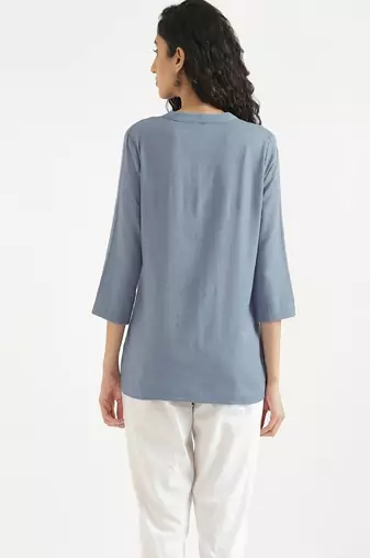 women solid blue cotton short kurti with mandarin collar