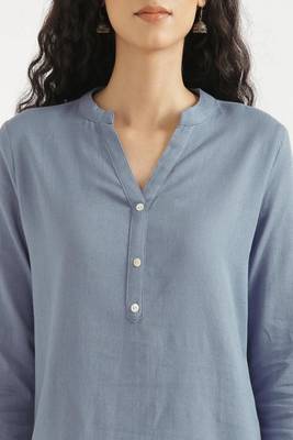 women solid blue cotton short kurti with mandarin collar 3