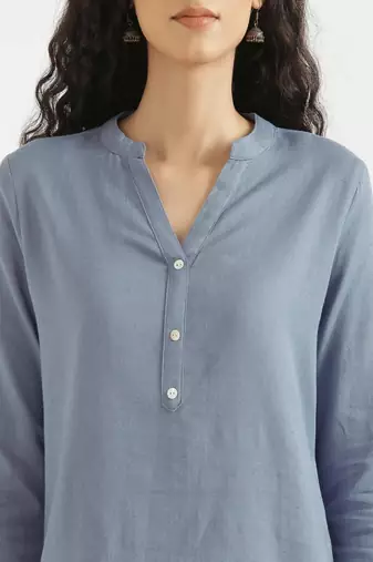 women solid blue cotton short kurti with mandarin collar