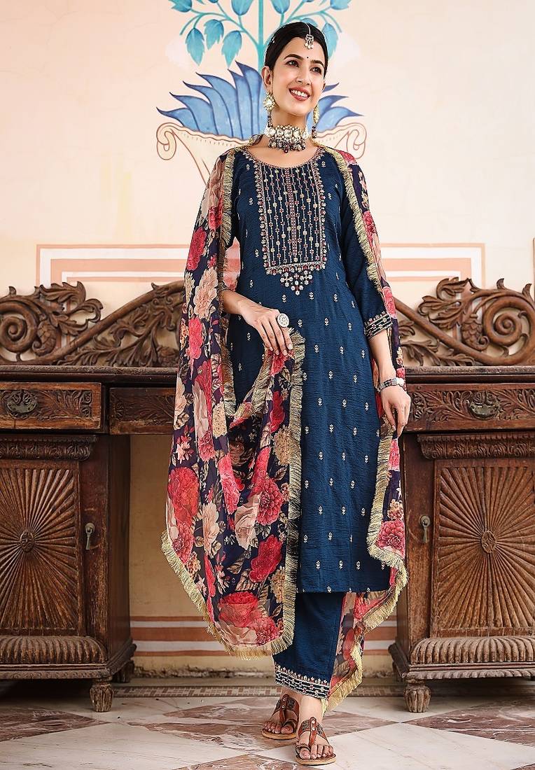 Styllow embroidered straight kurta suit set (set of 3)