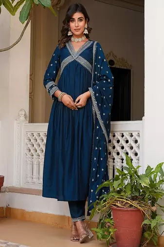 Aliya cut flareid kurta with seqvence embroidry set of 3