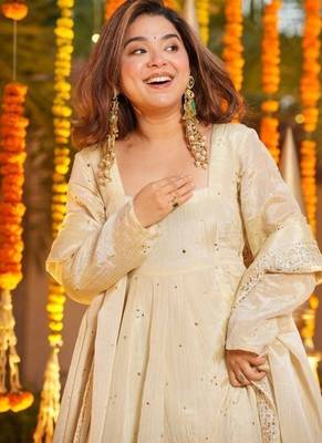 Cream chinnon kurti with palazzo & foil print dupatta 3