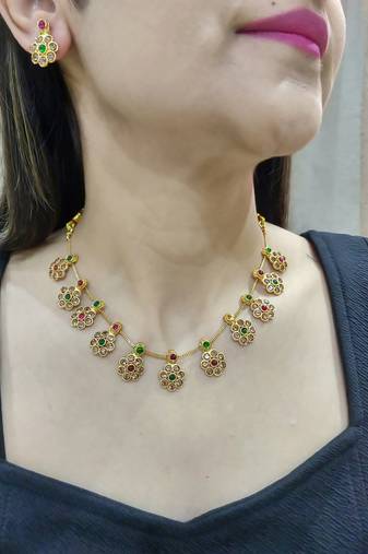 Multicolor stone studded necklace set