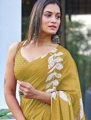 Mehendi block print soft pure cotton saree with blouse. 2