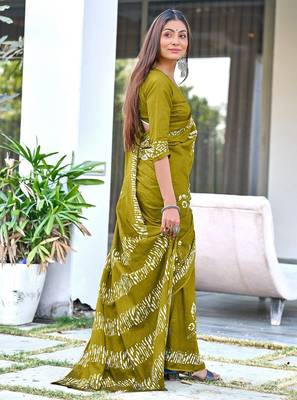 Mehendi block print soft pure cotton saree with blouse. 4