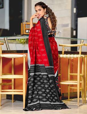 Red ikkat print mulmul cotton saree with blouse. 3