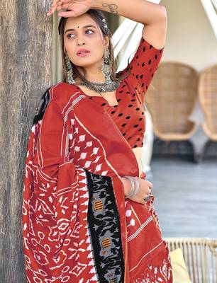 Peach ikkat print mulmul cotton saree with blouse. 3
