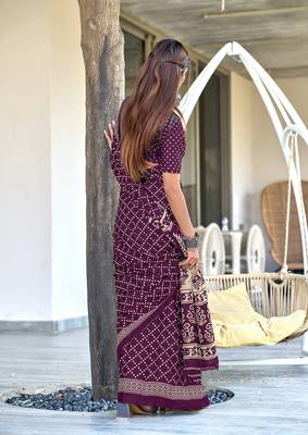 Purple floral, bandhani print mulmul cotton saree with blouse. 4