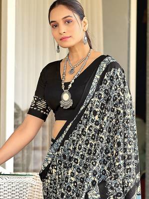 Black batik print mulmul cotton saree with blouse. 3