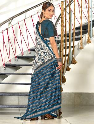 Blue floral, zigzag print mulmul cotton saree with blouse. 4