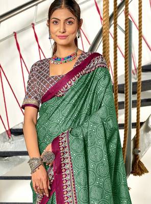 Green bandhani print mulmul cotton saree with blouse. 2