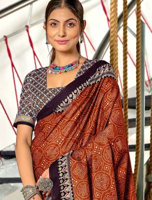 Maroon bandhani print mulmul cotton saree with blouse. 2