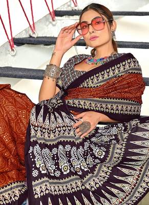 Maroon bandhani print mulmul cotton saree with blouse. 3