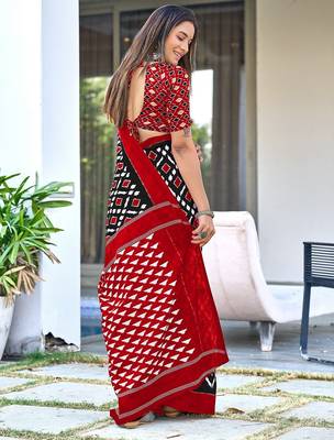 Black ikkat print mulmul cotton saree with blouse. 4