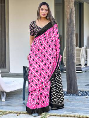 Pink ikkat print mulmul cotton saree with blouse. 3