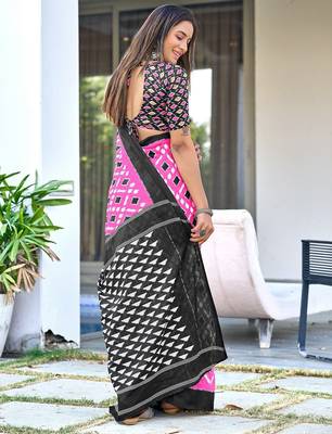 Pink ikkat print mulmul cotton saree with blouse. 4