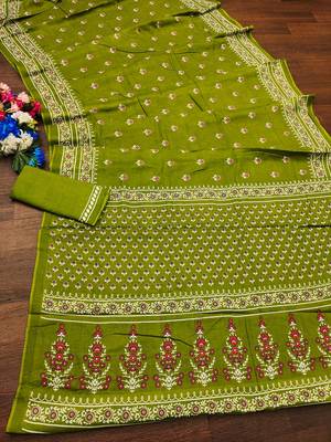 Green floral print mulmul cotton saree with blouse. 5