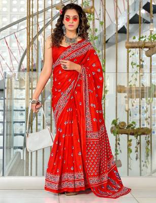 Red floral print mulmul cotton saree with blouse. 1