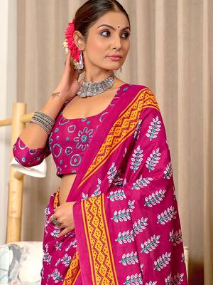 Pink floral print mulmul cotton saree with blouse. 2