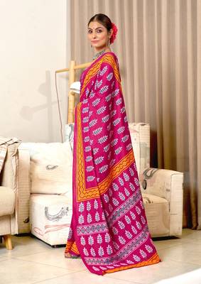 Pink floral print mulmul cotton saree with blouse. 3