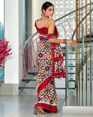 Red ikkat print mulmul cotton saree with blouse. 4