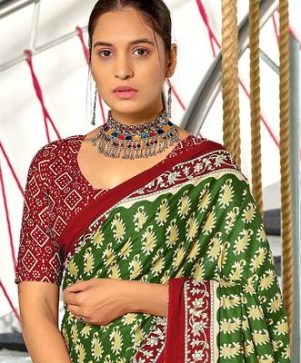 Green paisley print mulmul cotton saree with blouse. 2