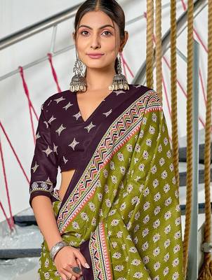 Green floral print mulmul cotton saree with blouse. 2