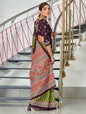 Green floral print mulmul cotton saree with blouse. 4
