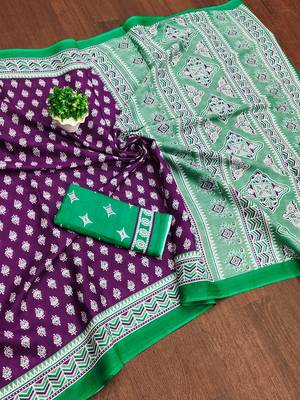 Purple floral print mulmul cotton saree with blouse. 5