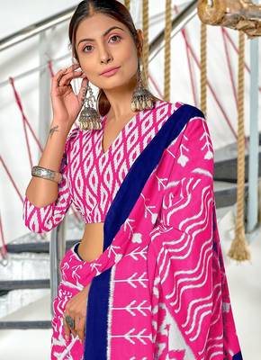 Pink ikkat print mulmul cotton saree with blouse. 2