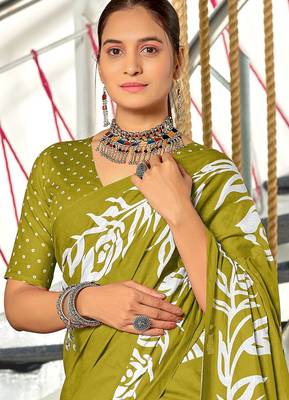 Green floral print mulmul cotton saree with blouse. 2