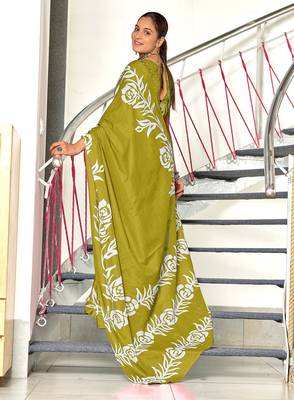 Green floral print mulmul cotton saree with blouse. 4