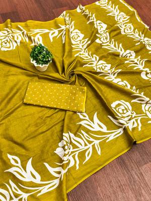 Green floral print mulmul cotton saree with blouse. 5