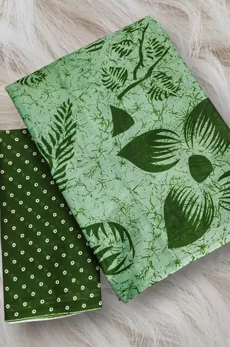 Green floral print mulmul cotton saree with blouse.