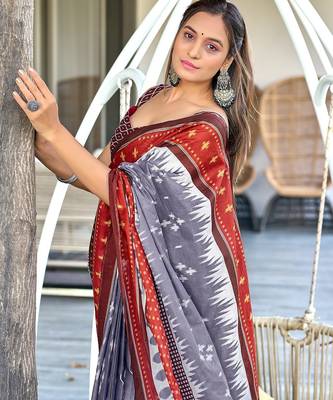 Grey ikkat print mulmul cotton saree with blouse. 3