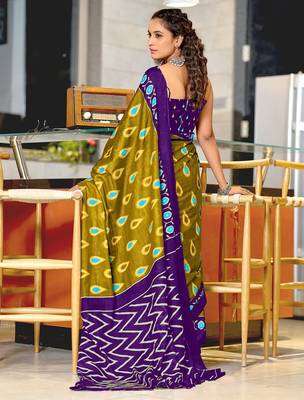 Green ikkat print mulmul cotton saree with blouse. 4