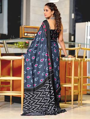 Grey ikkat print mulmul cotton saree with blouse. 4