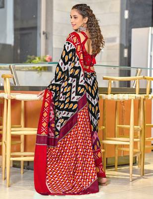 Red ikkat, zigzag print mulmul cotton saree with blouse. 4