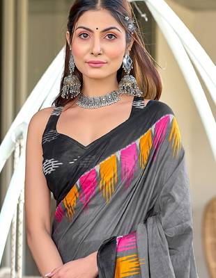 Grey printed mulmul cotton saree with blouse. 2