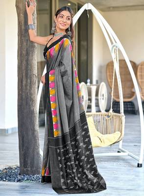 Grey printed mulmul cotton saree with blouse. 3