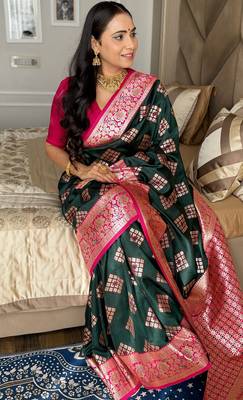 Dark green silk blend banarasi woven saree with unstitched blouse piece 4
