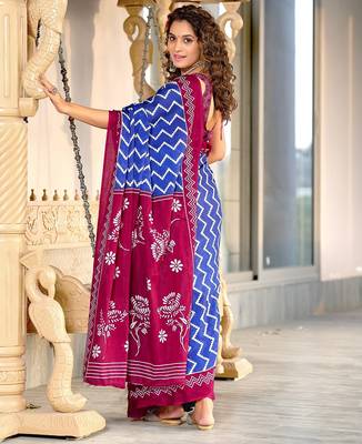 Blue zigzag, floral print mulmul cotton saree with blouse. 4