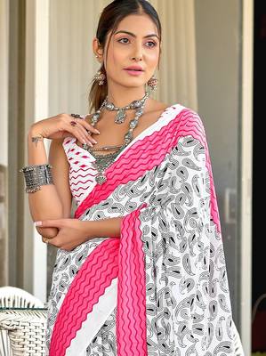 White paisley print mulmul cotton saree with blouse. 2