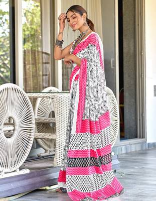 White paisley print mulmul cotton saree with blouse. 3