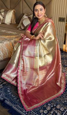Beige silk blend banarasi saree with unstitched blouse piece 1