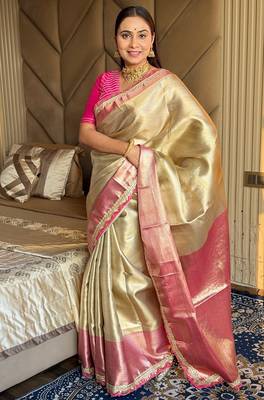 Beige silk blend banarasi saree with unstitched blouse piece 2